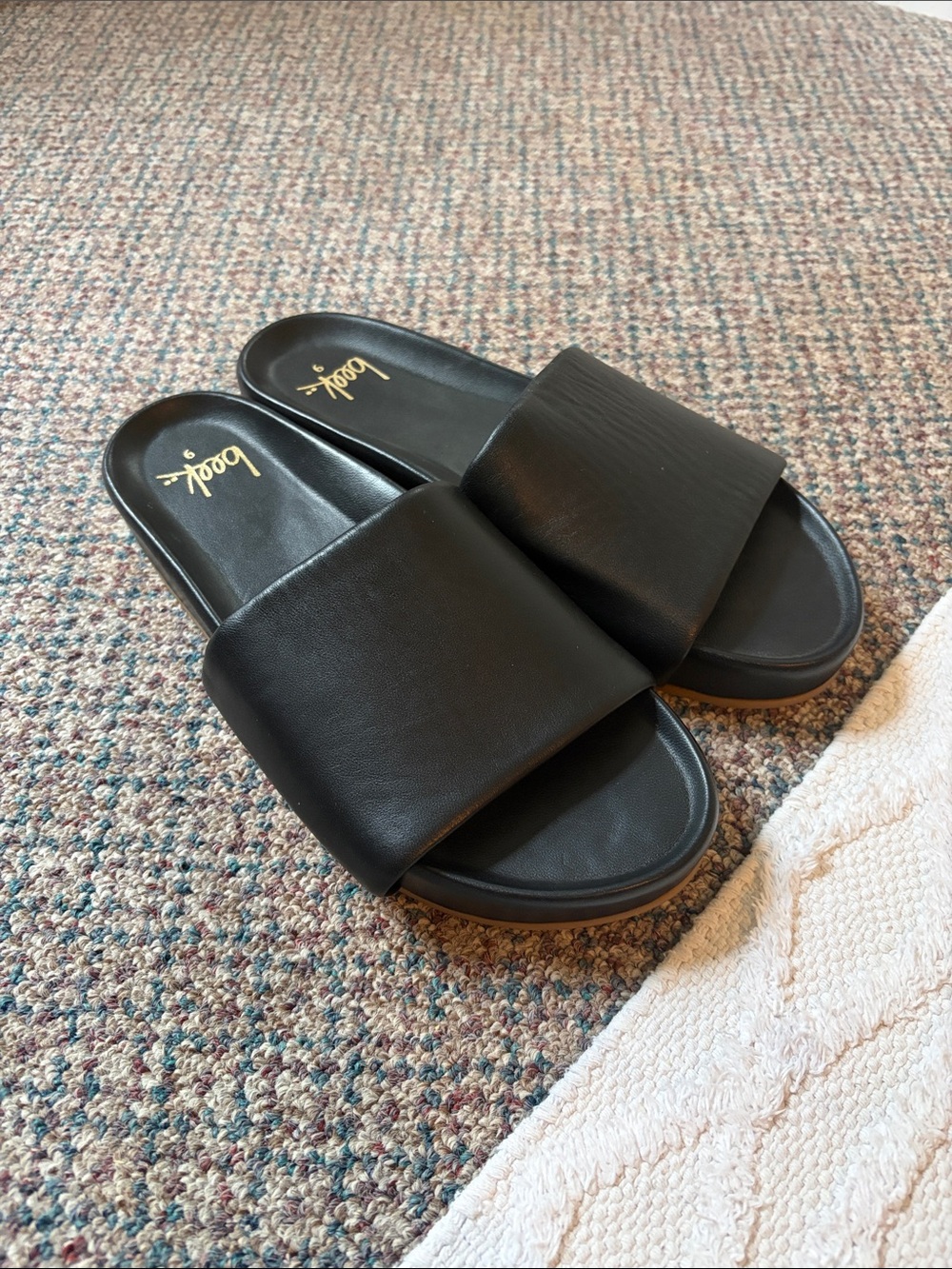 New Beek Pelican Sandals size 9